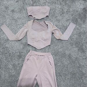 LIKE NEW ALO YOGA RARE 3 PIECE SET